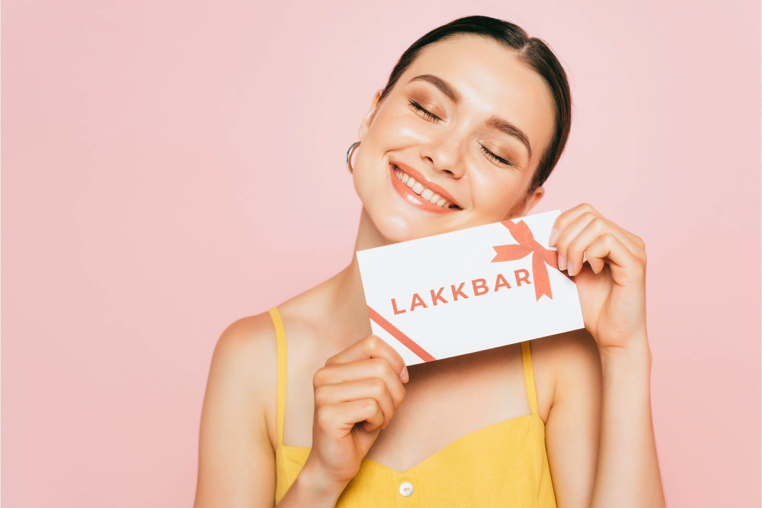 dame med gavekort fra Lakkbar